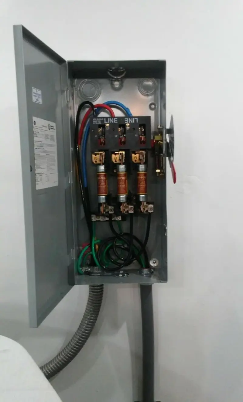 Three-phase disconnect switch installed for Smoke Detector Installation in Dover